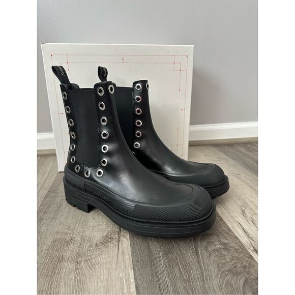 NWT Alexander McQueen Leather Grommet Eyelet Detailed Chelsea Boots Black Sz 45